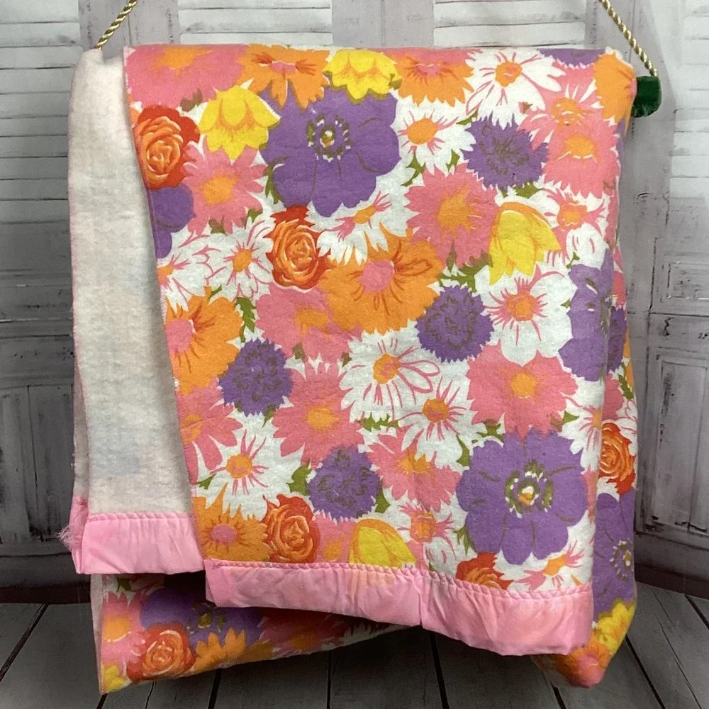 Vintage Acrylic Pink Satin Trim Blanket Floral Flowers Twin 70x94